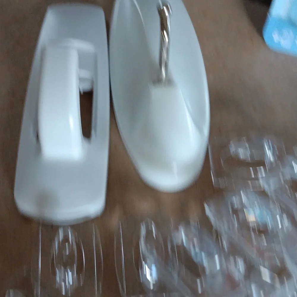 Command plastic hooks - Picture 4 of 10